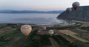 Salda Gölünde Sıcak Hava Balonları Uçuşları Başladı